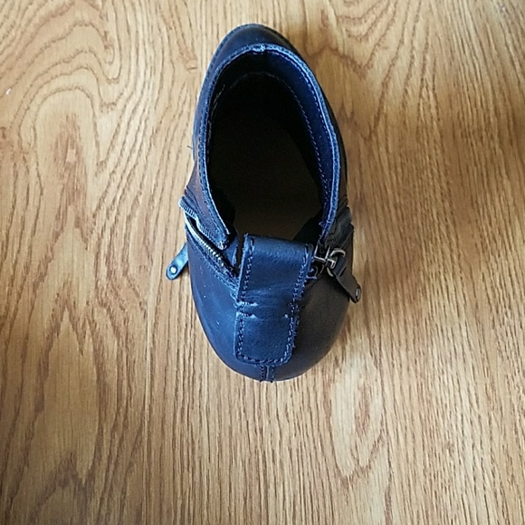 Shoes - Picture 4 of 4